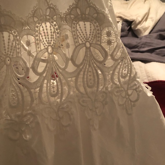 Spain B / White beautiful Dress sleeves handmade, Dress is in New condition - Picture 8 of 15